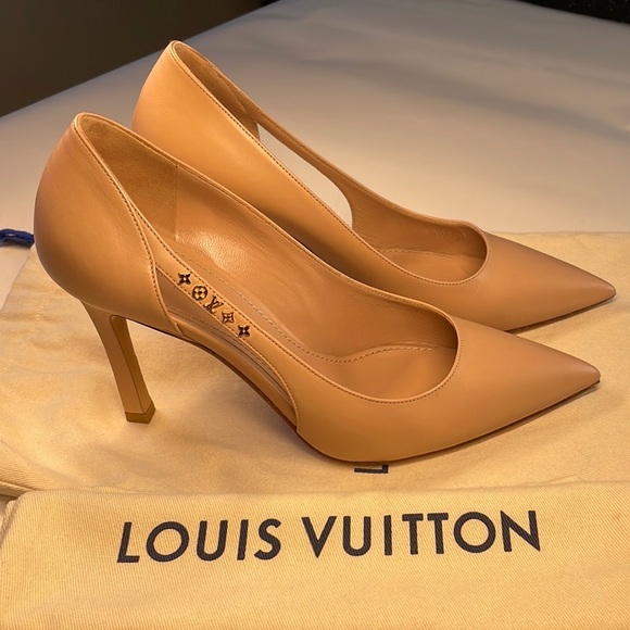 Authentic Louis Vuitton Signature Pump-purchased Spring ‘22, currently Sold Out! - Picture 16 of 17